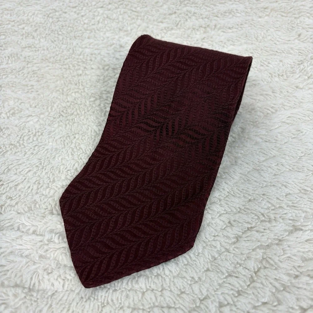 Giorgio Armani Cravatte Silk Geometric Tie Necktie Made in Italy 58